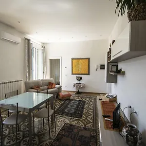 annalisas-flat.hotelitalianriviera.com/